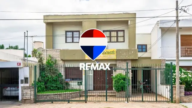 VENTA CASA 350m2 A 200 MTS SHOPPING CON 2 DEPTOS