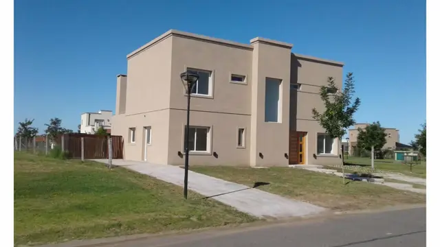 Moderna Casa a Estrenar - Bº Cº El Canton