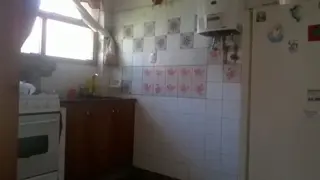 VENTA DE CASA MAS DEPARTAMENTO SOBRE AMPLIO LOTE Y MUY BIEN UBICADO foto 3