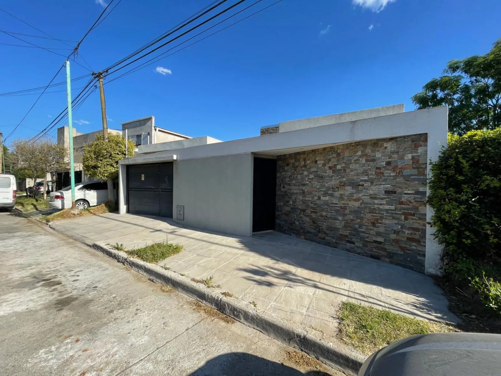 Hermosa casa ubicada en calle Lalinde al 400 - San Miguel del Monte foto 3