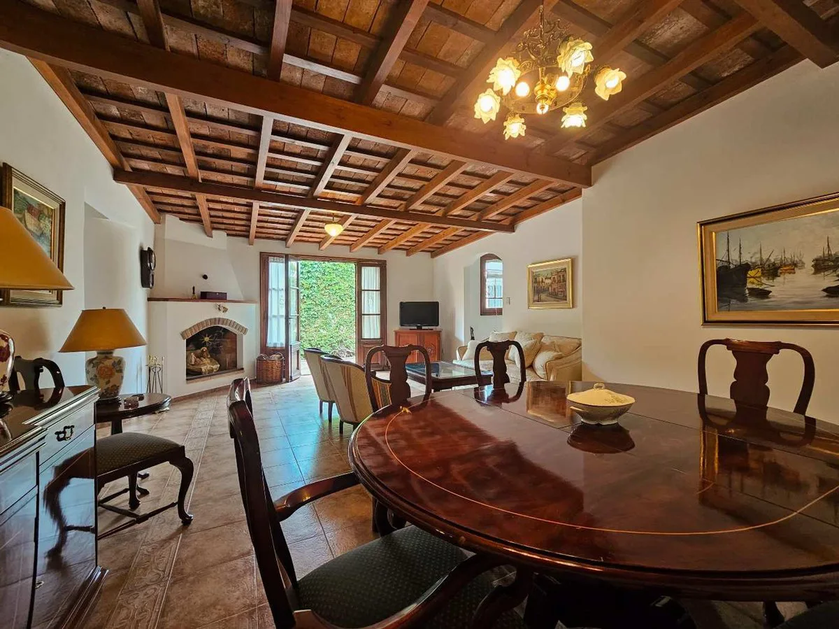 CASA EN VENTA 5 amb. en casco histórico ARECO foto 4