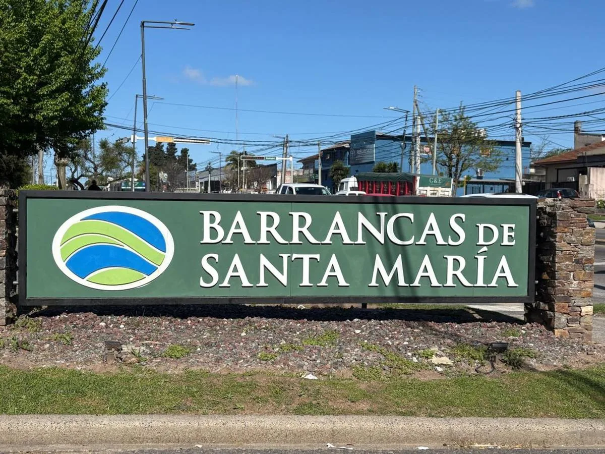 Venta Lote barrio privado Barrancas de Santa Maria foto 3