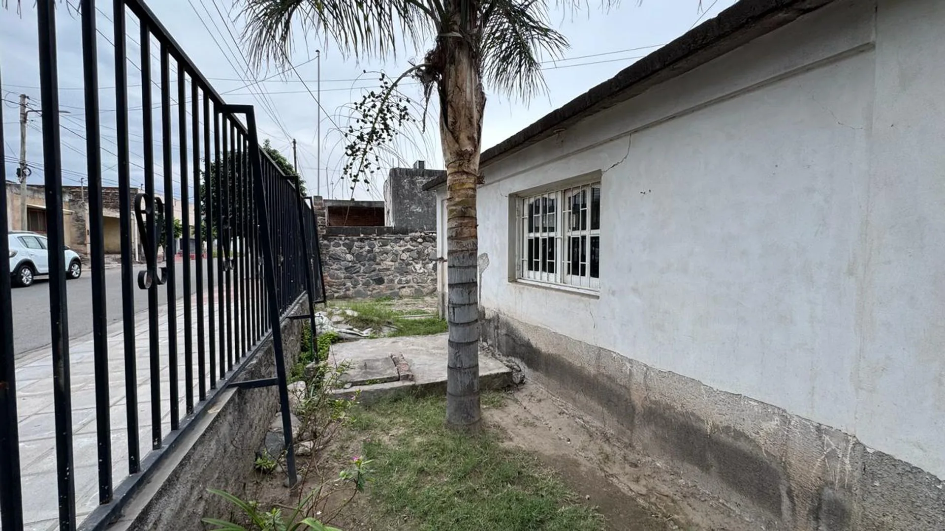 SE VENDE CASA 6 AMBIENTES, 4 HABITACIONES. foto 3