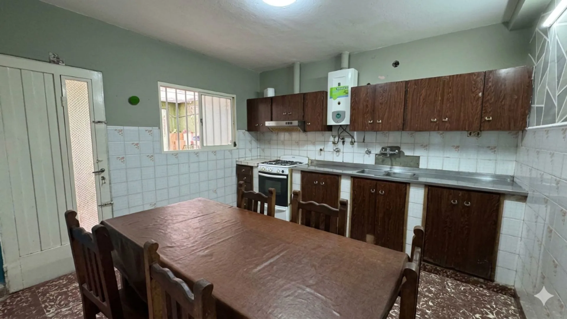 SE VENDE CASA 6 AMBIENTES, 4 HABITACIONES. foto 5
