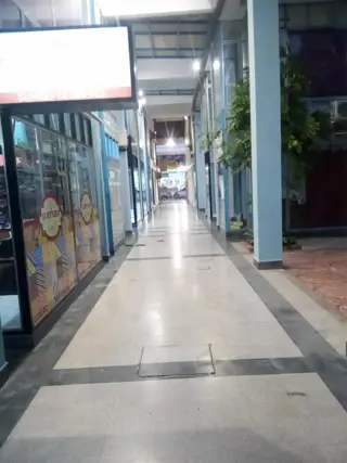 Excelente local en interior de galería comercial foto 5