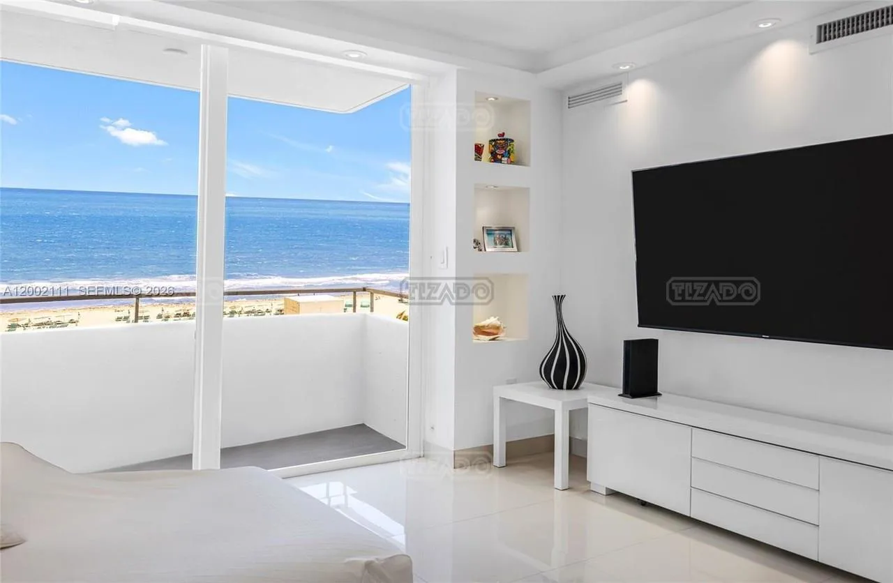 465 Ocean Dr 400 foto 2