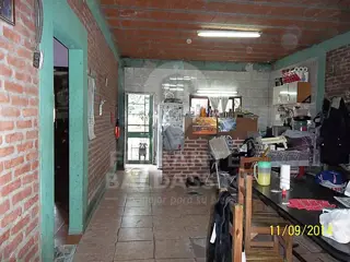 BURZACO - MINISTRO RIVADAVIA - CASA AMPLIA CON 2 LOCALES Y FONDO - ESCRITURADA -  TERRENO DE 10 X 30 - foto 3