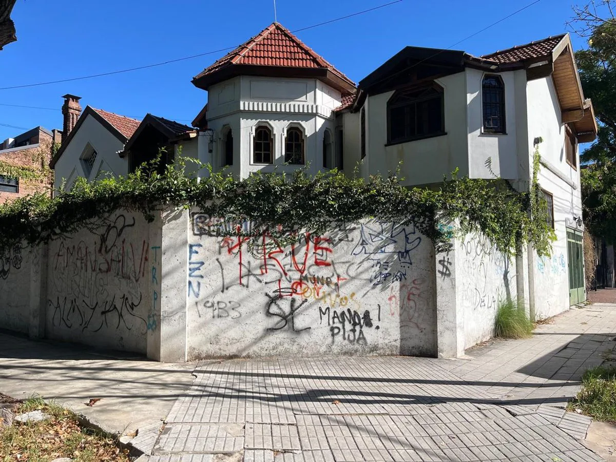 VENTA IMPORTANTE CASA DE ESTILO EN OLIVOS foto 2