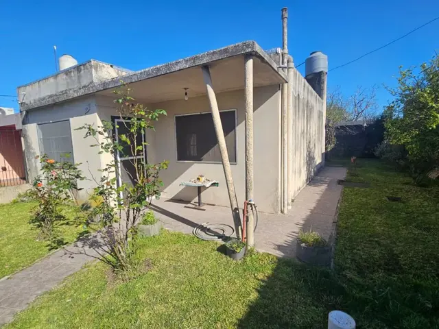 VENTA CASA 3 AMBIENTES EN GONZALEZ CATAN