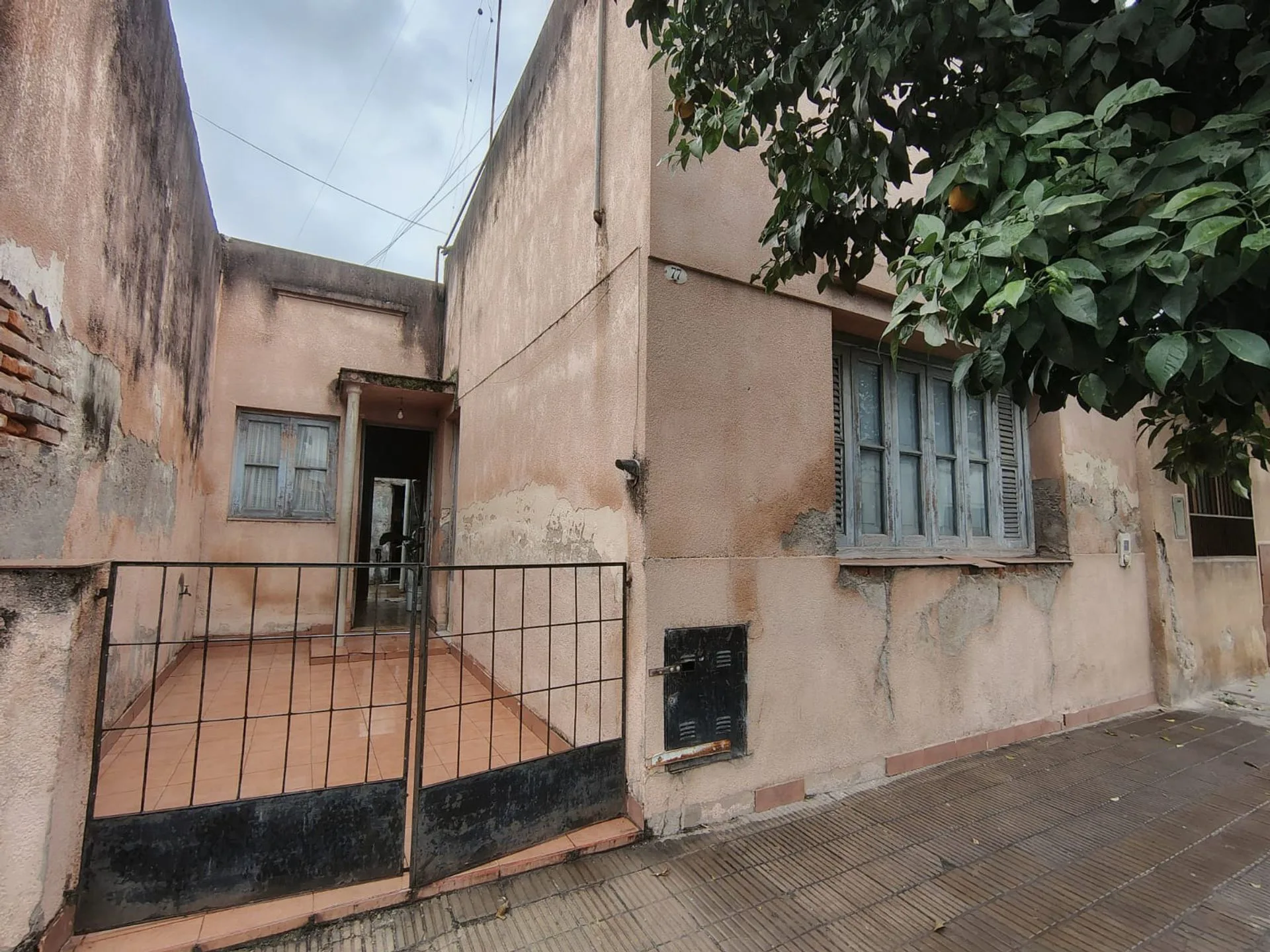 VENTA CASA 2D-ZONA PARQUE 9 DE JULIO-A REFACCIONAR foto 2