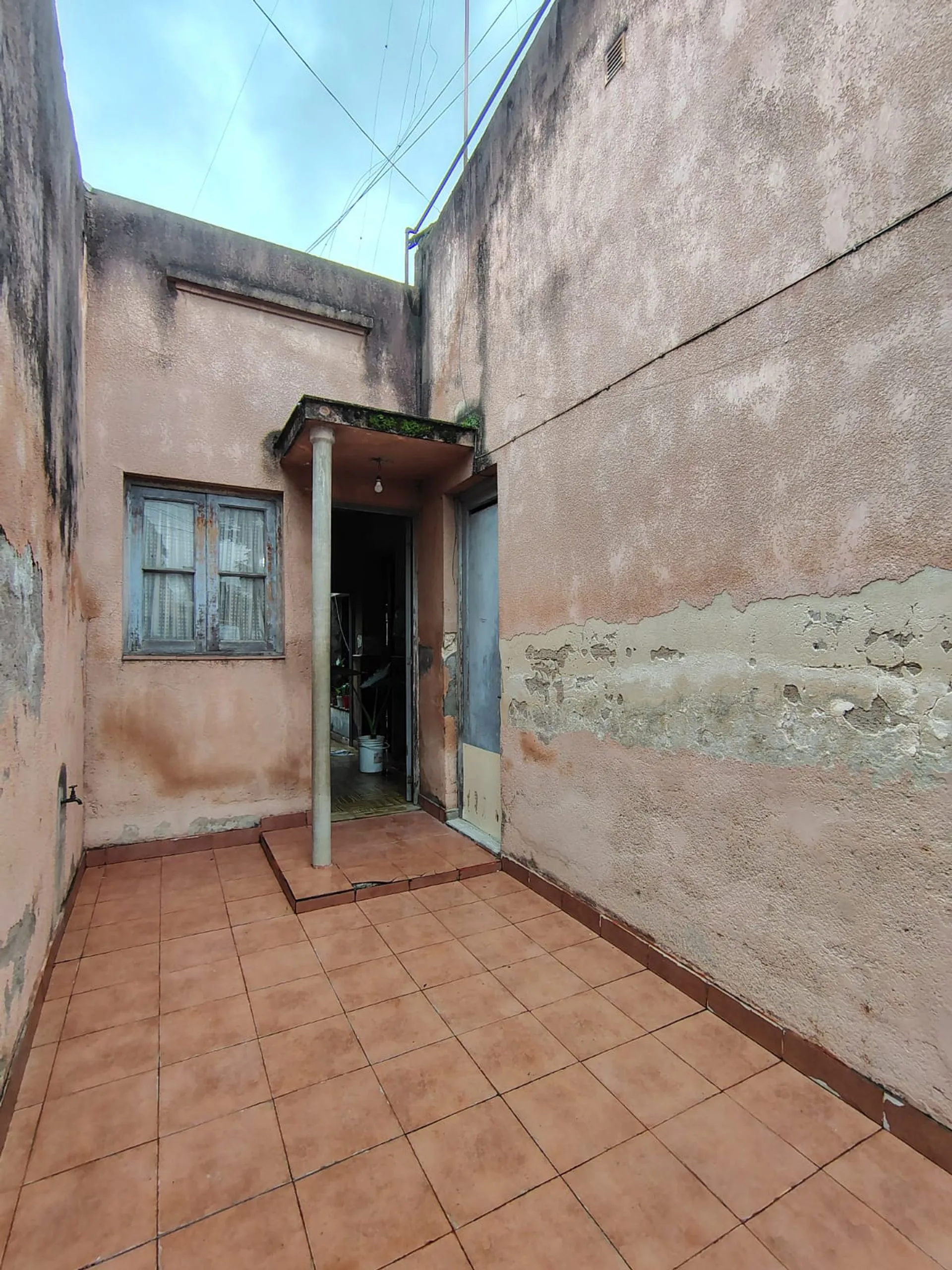 VENTA CASA 2D-ZONA PARQUE 9 DE JULIO-A REFACCIONAR foto 3