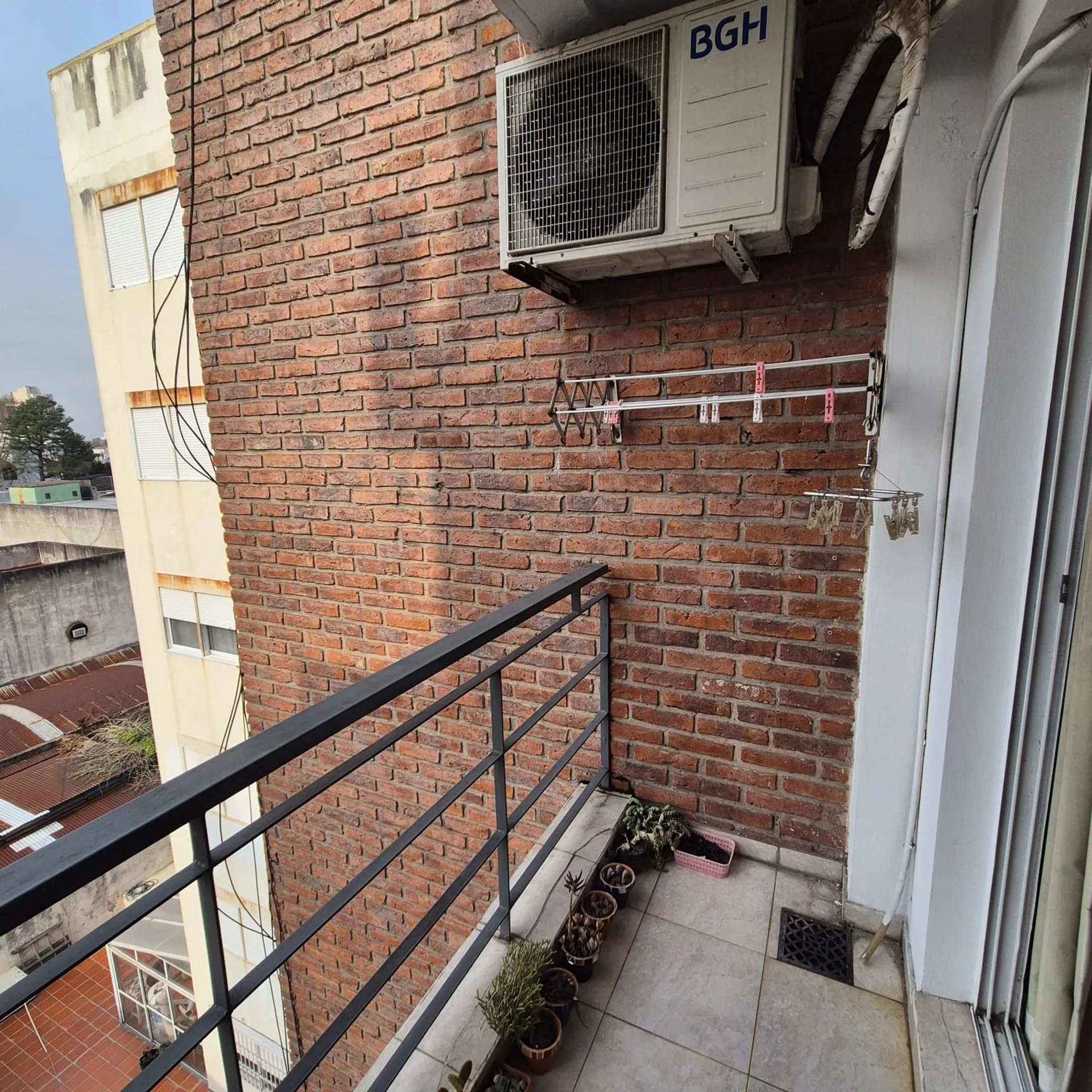 VENTA DTO MONOAMBIENTE C/FTE BALCON  MONTE CASTRO foto 5