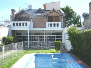 Casa 4 amb en venta , Gge3 autos, fondo libre, piscina, quincho  V. Lugano foto 1