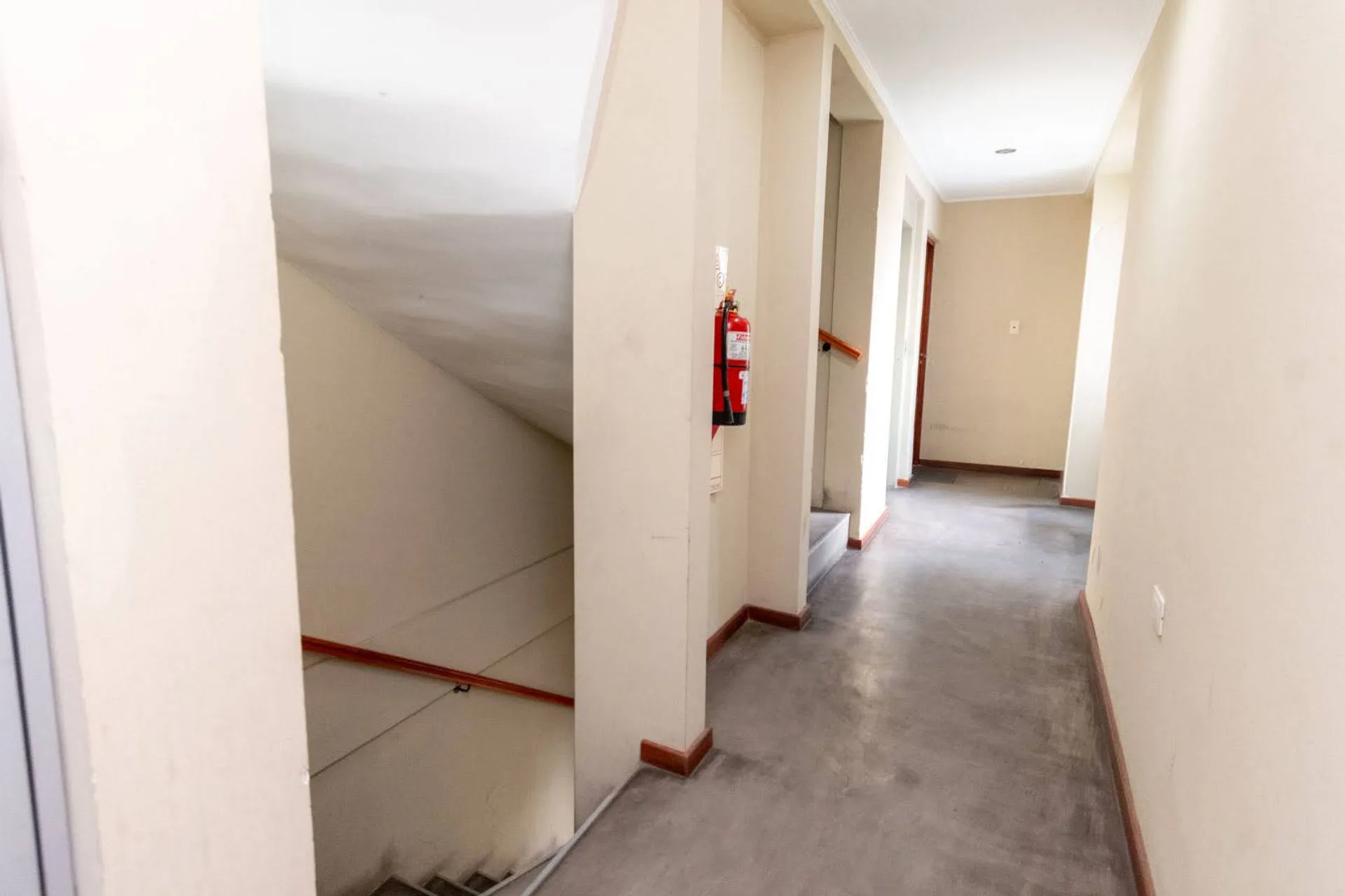 VENTA DE DEPARTAMENTO 2 DORM Y COCHERA BARRIO SUR foto 5