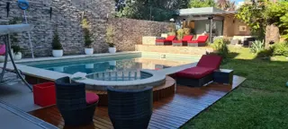 CASA CON PISCINA Y JARDIN , GIMNASIO Y SUM , LOTE DE 10.04 X 61.75 MTS , 4 AMBIENTES foto 1