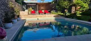 CASA CON PISCINA Y JARDIN , GIMNASIO Y SUM , LOTE DE 10.04 X 61.75 MTS , 4 AMBIENTES foto 2