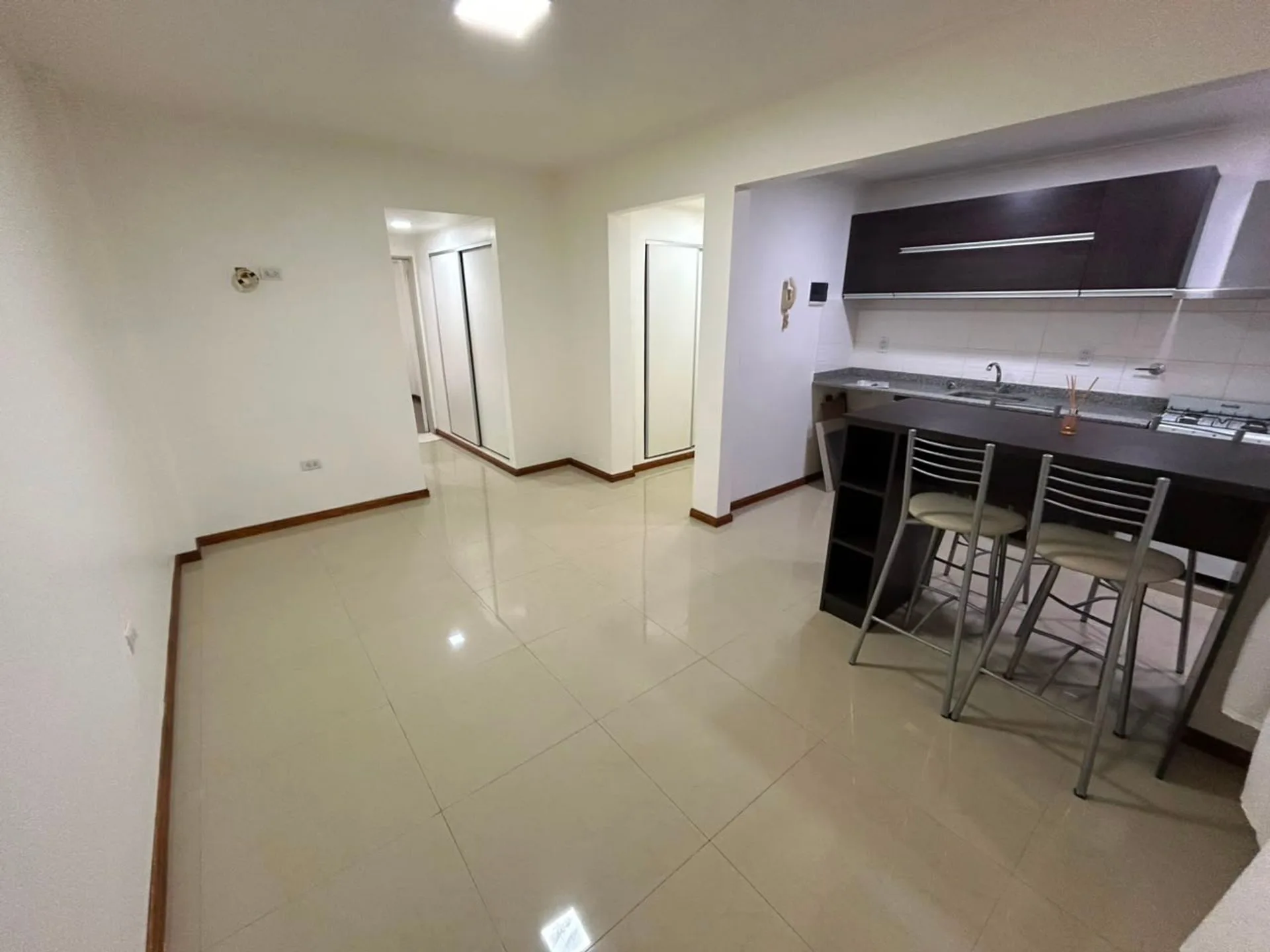 VENTA DPTO 2 AMB PLAZA COLON  RECICLADO COCHERA foto 2