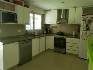 Moderna y amplísima casa en complejo de 5 casas en Martinez foto 2