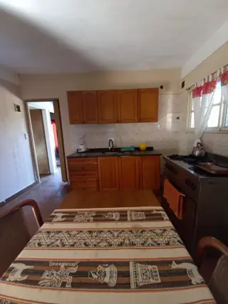 Casa de dos plantas sobre lote 247m2. Udaondo foto 3