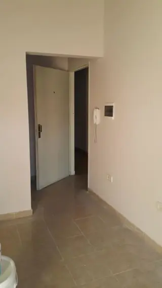DEPARTAMENTO DE TRES AMBIENTES EN PRIMER PISO A UNA CUADRA DE AV. PERDRIEL foto 2