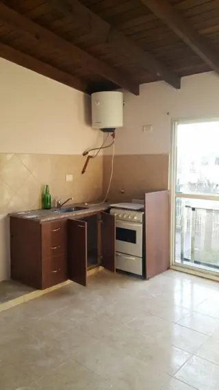 DEPARTAMENTO DE TRES AMBIENTES EN PRIMER PISO A UNA CUADRA DE AV. PERDRIEL foto 4