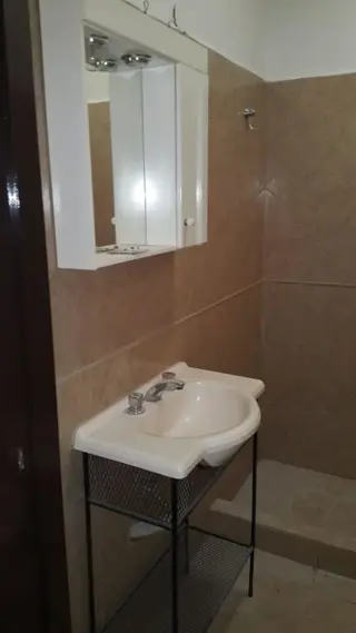 DEPARTAMENTO DE TRES AMBIENTES EN PRIMER PISO A UNA CUADRA DE AV. PERDRIEL foto 5