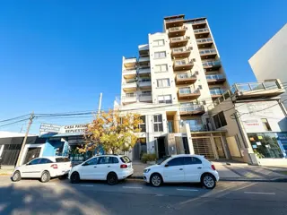 Venta Local Comercial Con Amplio Parque En Haedo foto 2