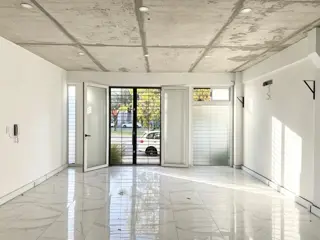 Venta Local Comercial Con Amplio Parque En Haedo foto 4