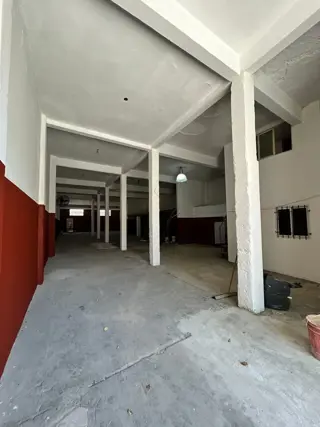 Depósito industrial/comercial con oficina y vestuario. foto 3
