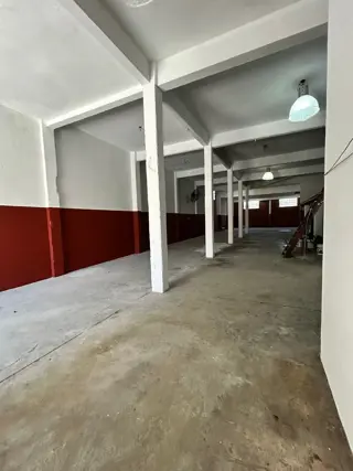 Depósito industrial/comercial con oficina y vestuario. foto 5