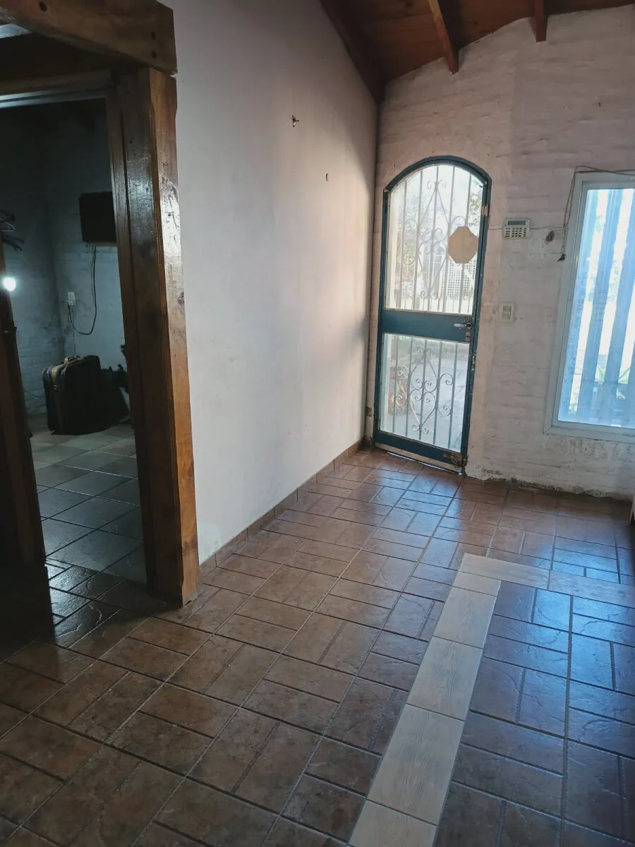 VENTA- CASA TRES AMBIENTES, GONZALEZ CATAN foto 3