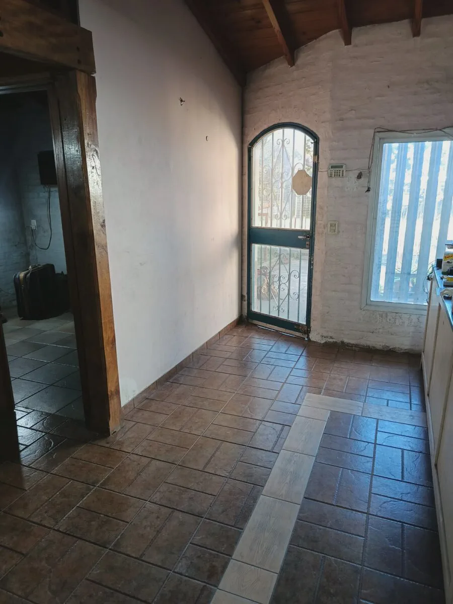 VENTA- CASA TRES AMBIENTES, GONZALEZ CATAN foto 4