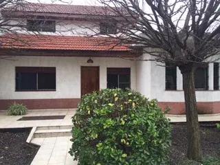 Hermosa Chalet Estilo Quinta en Paso del Rey