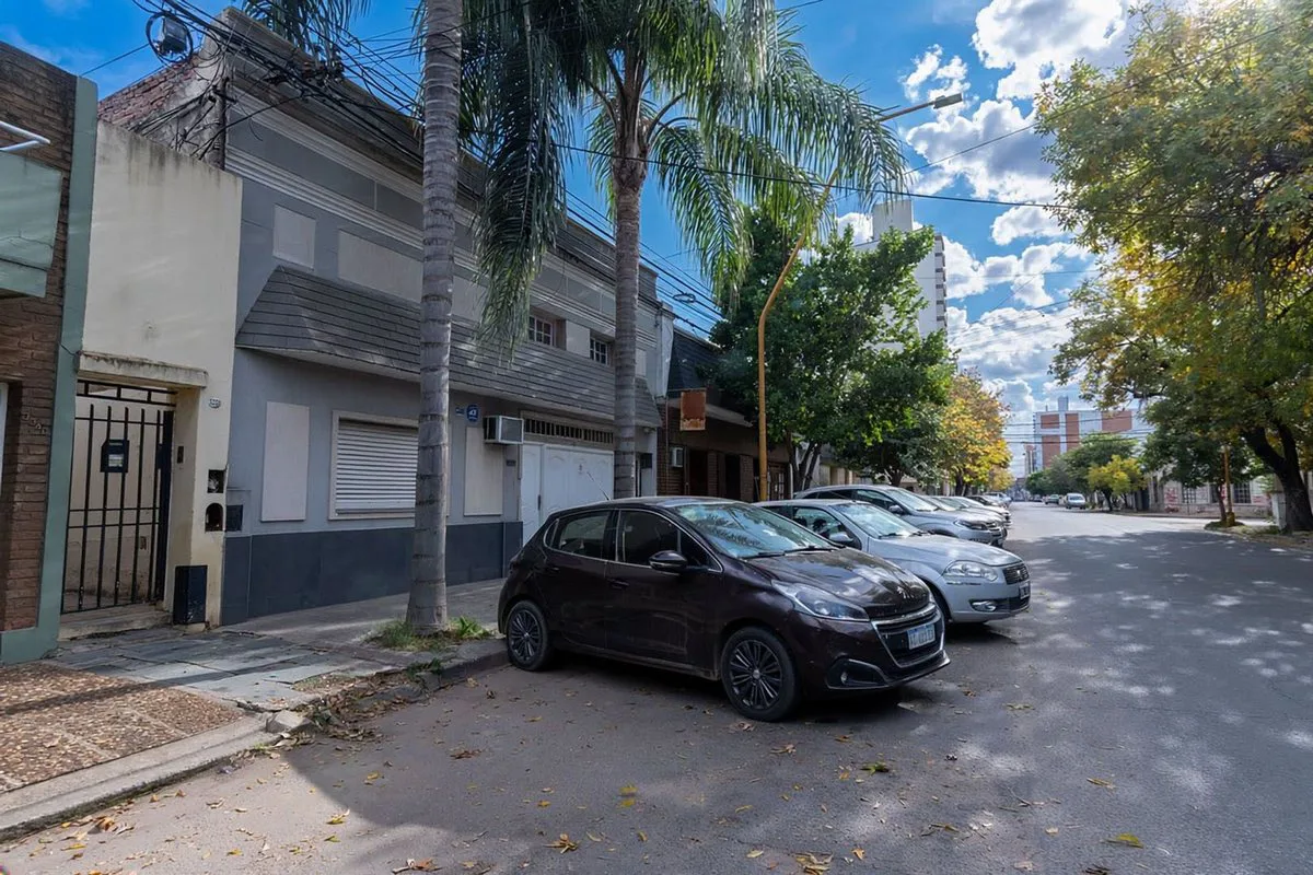 Se vende casa interna en Barrio Constituyentes! foto 3