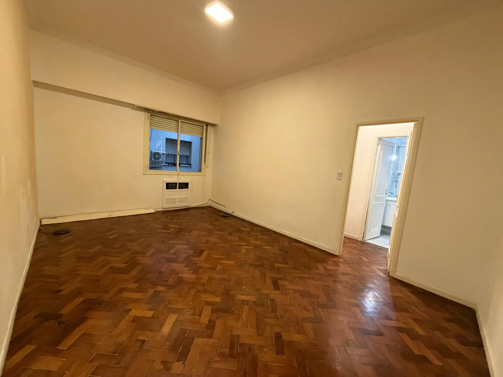 AMPLIO 2 AMBIENTES DE 50M2 EN ZONA OBELISCO – BUENA CALIDAD CONSTRUCTIVA foto 2