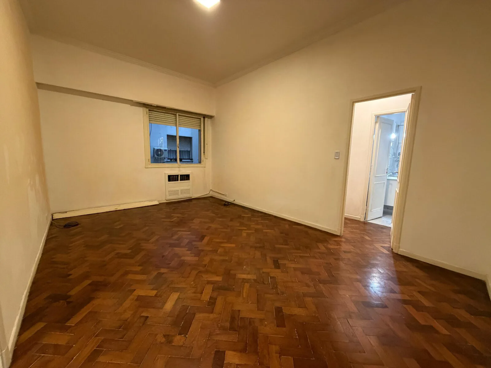 AMPLIO 2 AMBIENTES DE 50M2 EN ZONA OBELISCO – BUENA CALIDAD CONSTRUCTIVA foto 3