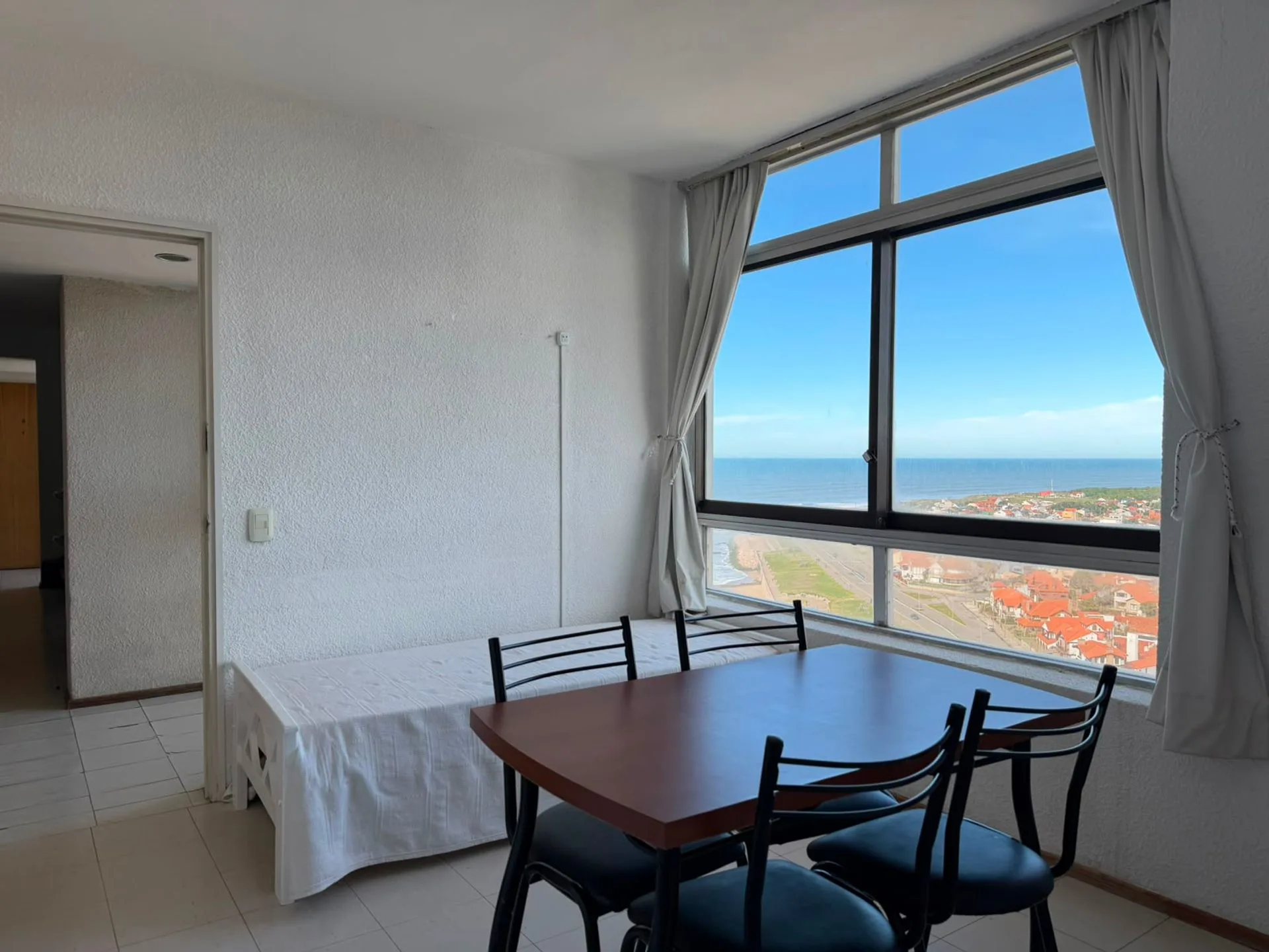 VENTA DEPARTAMENTO 2 AMB CON VISTA AL MAR  MIRAMAR foto 2