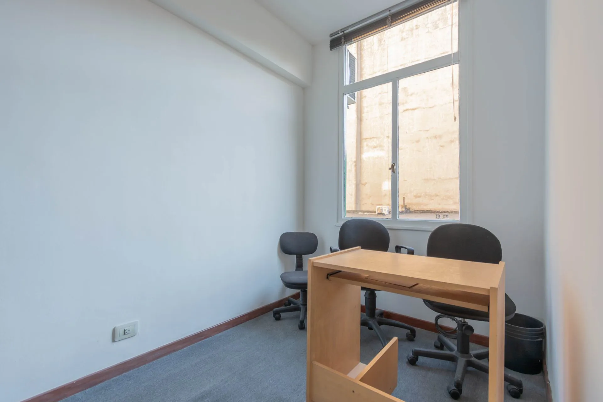 VENTA OFICINA CON COCHERA FIJA - ZONA TRIBUNALES. foto 4