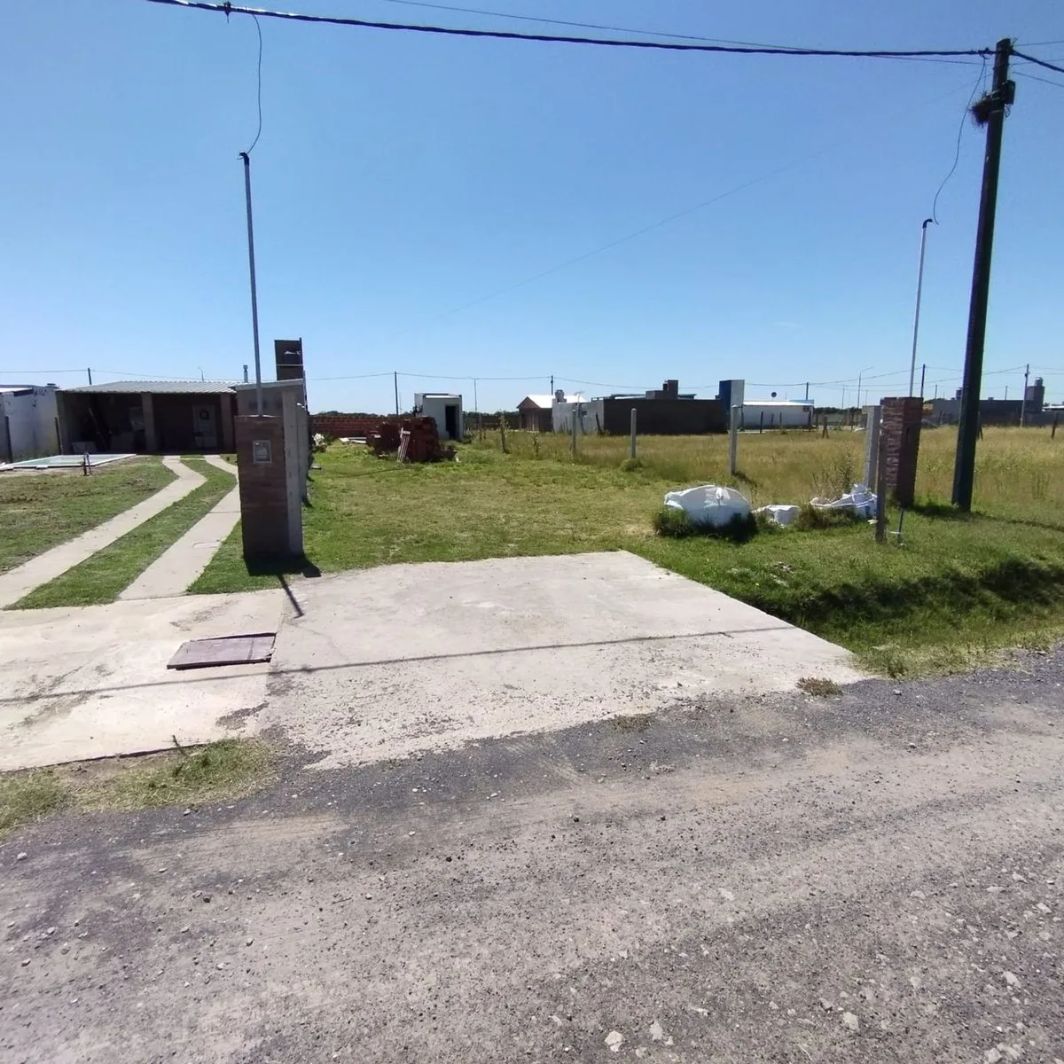 Terreno con pileta y cuarto de guardado foto 2