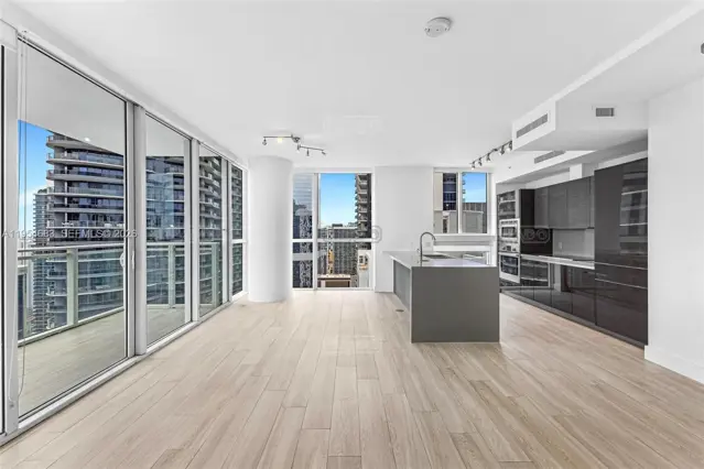 1080 Brickell Ave 1000