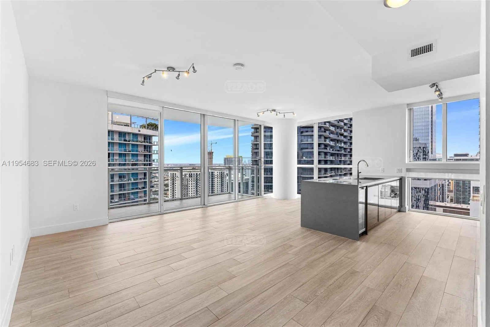 1080 Brickell Ave 1000 foto 2
