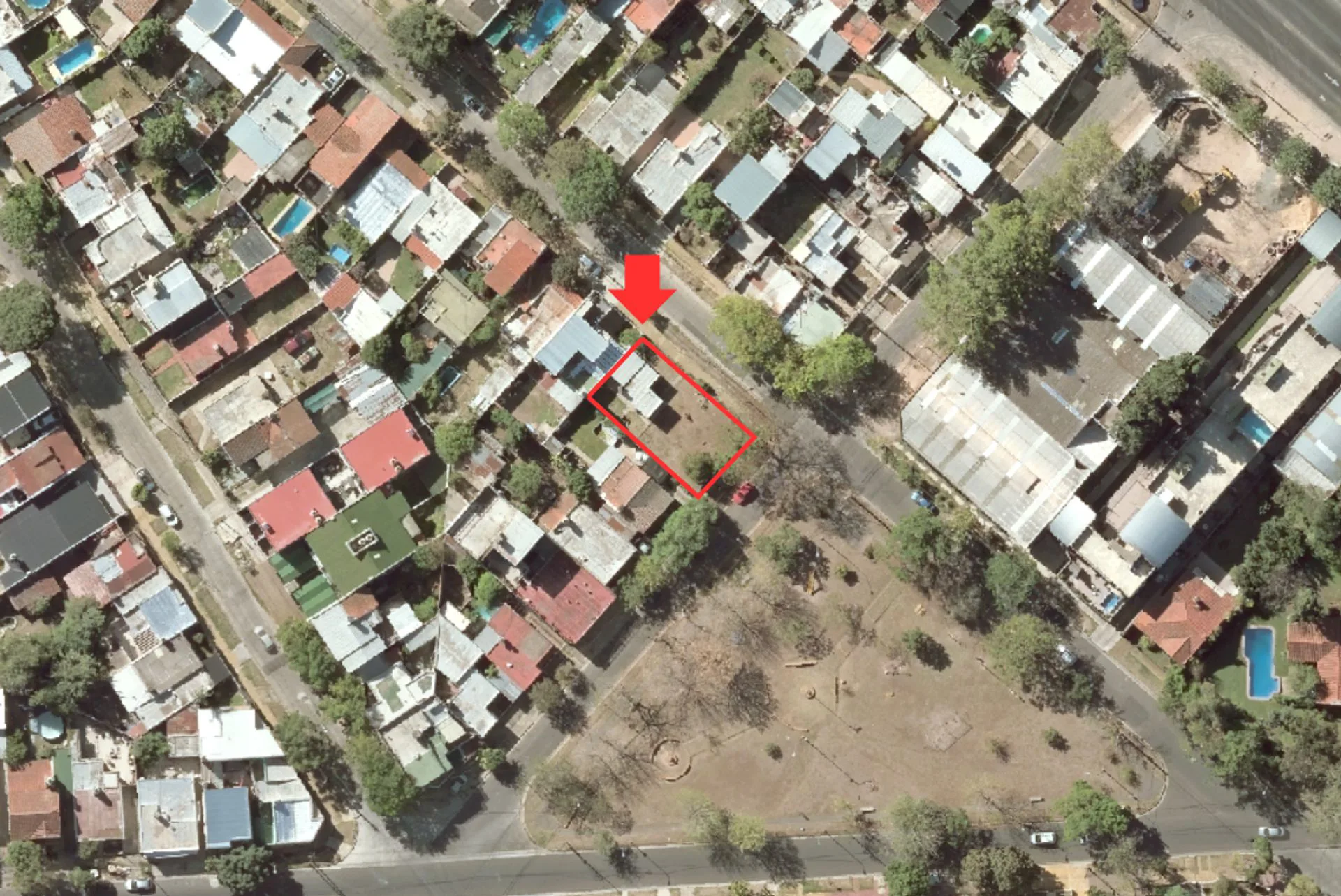 VENTA CASA/TERRENO EN BELLA VISTA IDEAL DESARROLLO foto 4