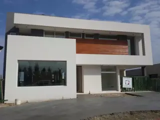 Excelente casa de 4 ambientes en el Barrio Las Golondrinas. foto 1
