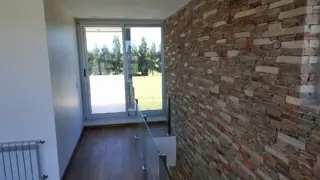 Excelente casa de 4 ambientes en el Barrio Las Golondrinas. foto 4