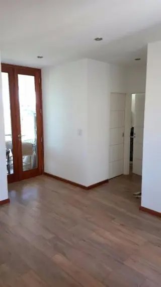 Excelente casa de 4 ambientes en el Barrio Las Golondrinas. foto 5