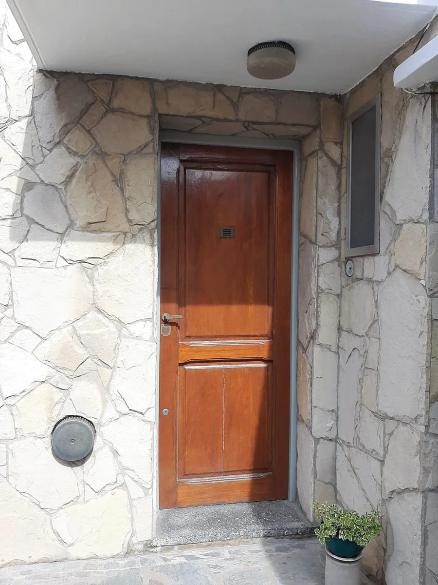 Casa 2 Dormitorios en venta Berisso con Quincho foto 3