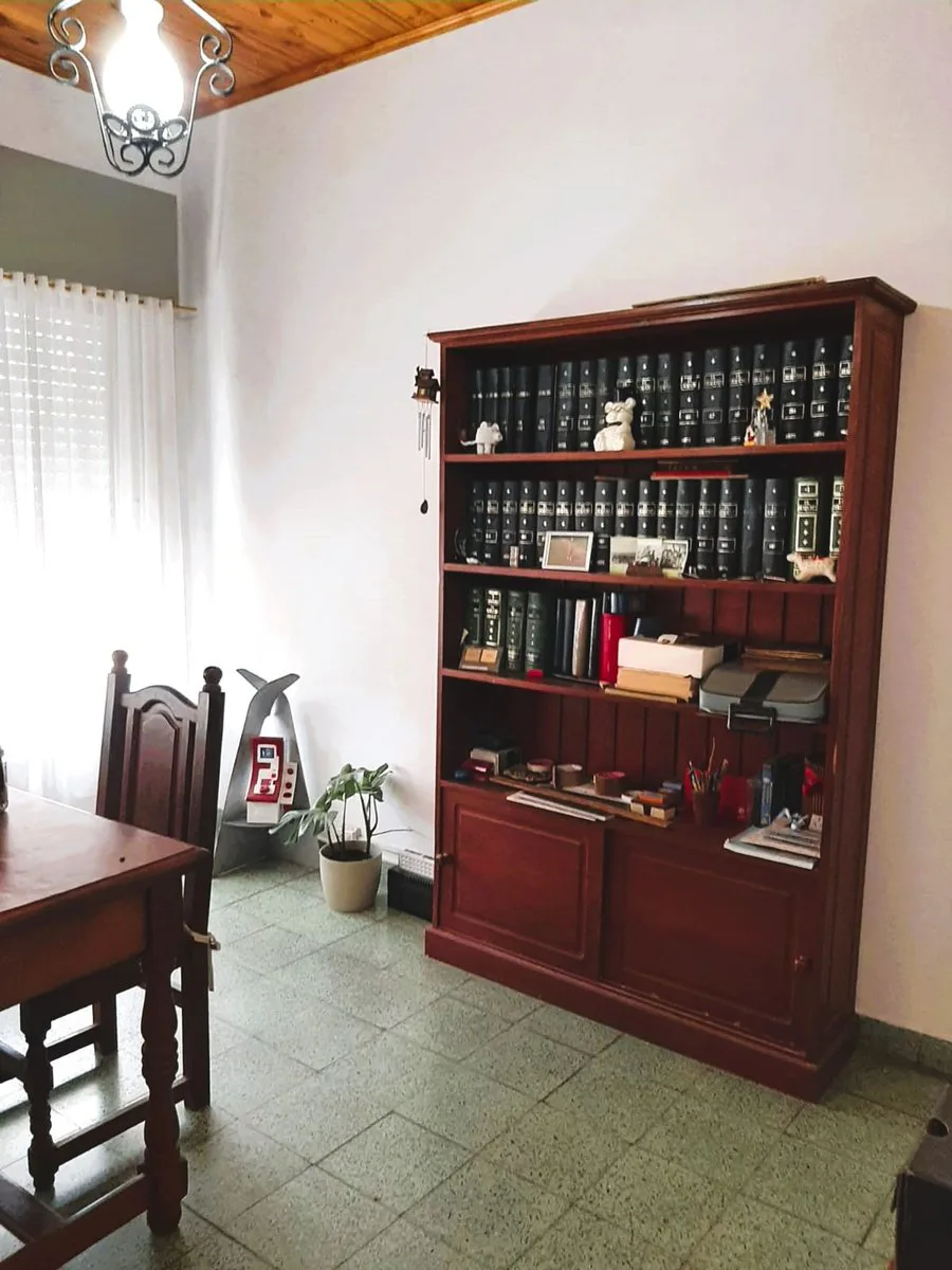 Casa 2 Dormitorios en venta Berisso con Quincho foto 4