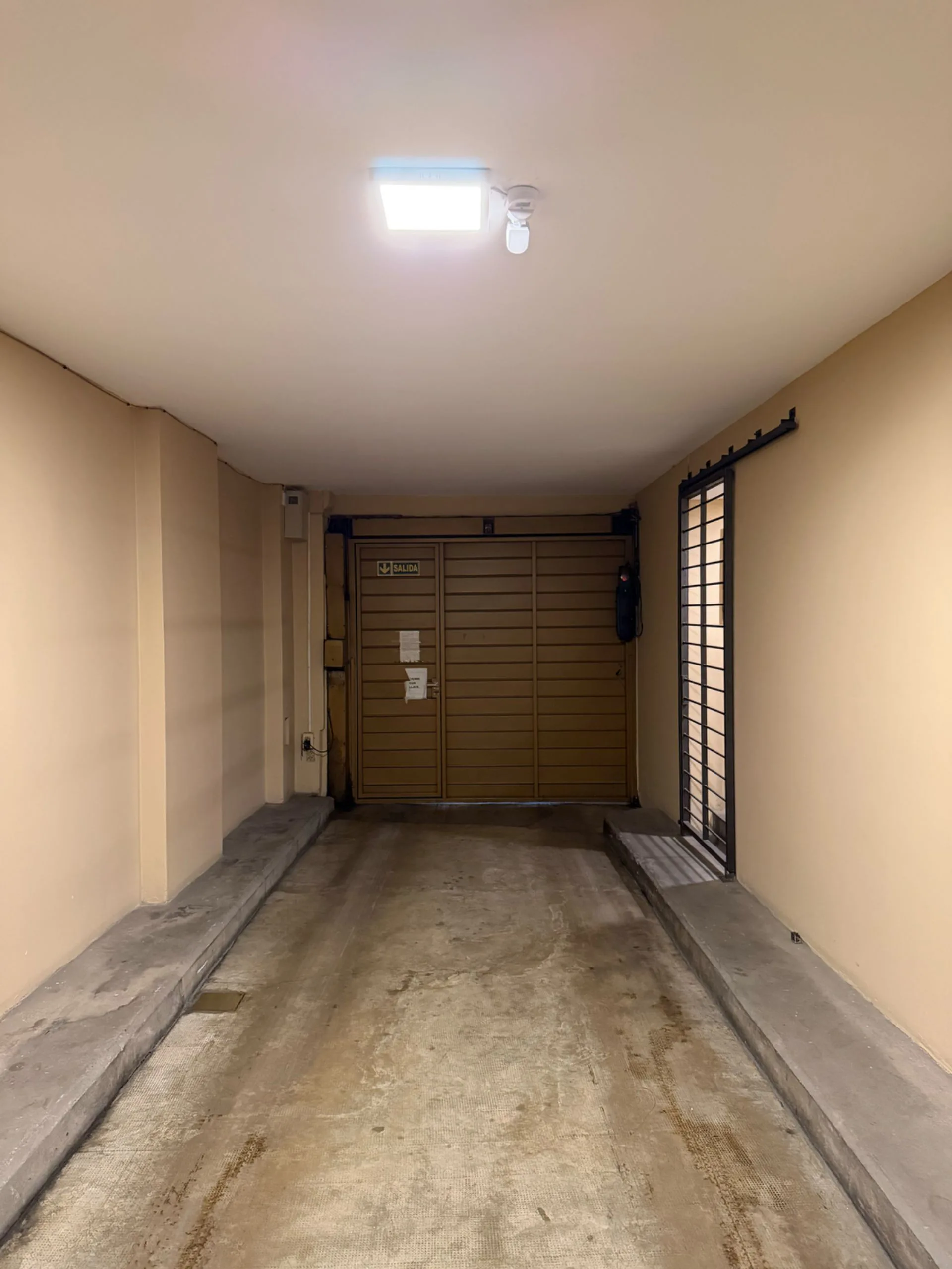 VENTA OPORTUNIDAD COCHERA AV COLON 740 foto 3