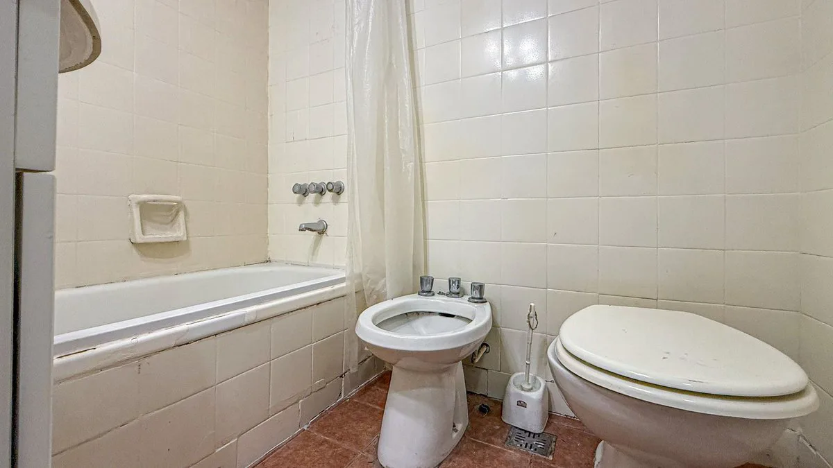 VENTA DEPTO 4 AMBIENTES LA PERLA COCHERA Y  PATIOS foto 4