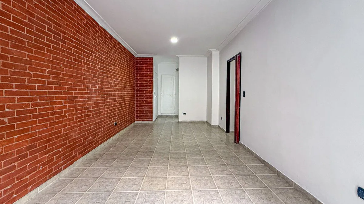 VENTA DEPTO 4 AMBIENTES LA PERLA COCHERA Y  PATIOS foto 5